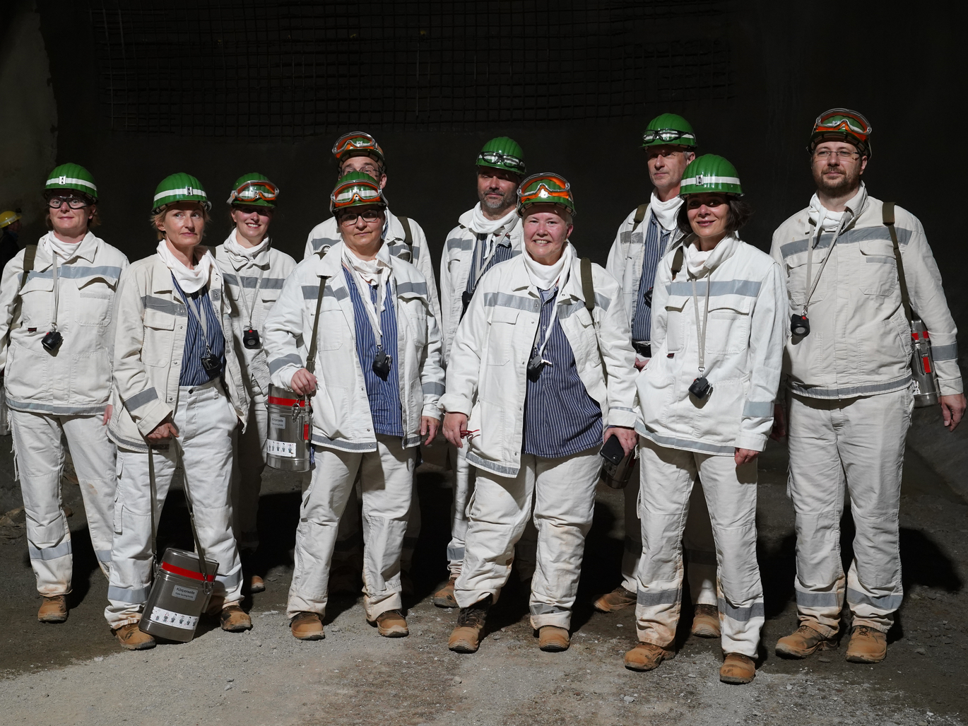 Gruppenbild der Teilnehmerinnen und Teilnehmer der Exkursion in der Schachtanlage Konrad