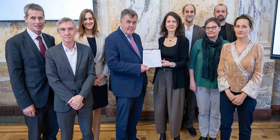 Übergabe des Abschlussbericht