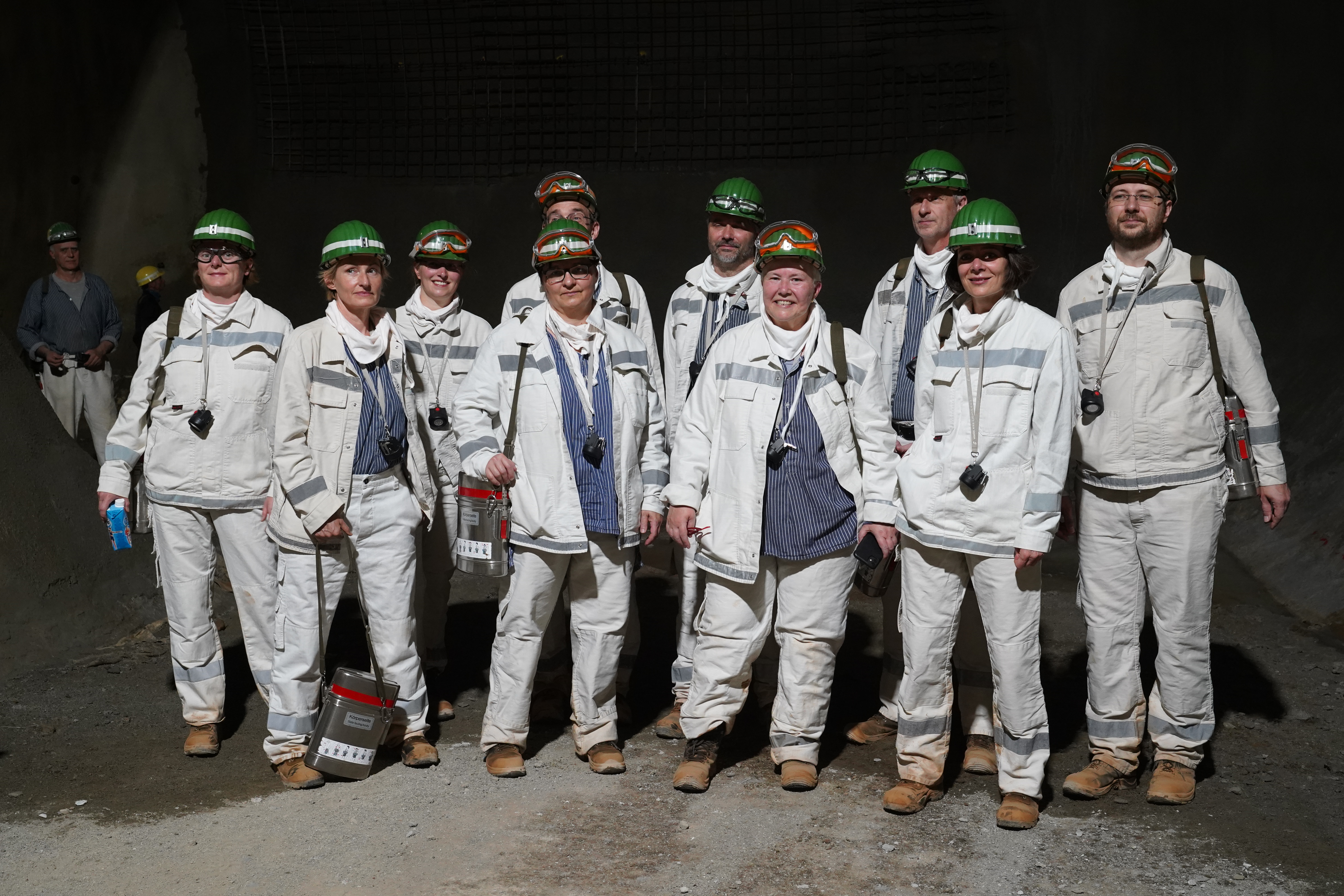 Gruppenbild der Teilnehmerinnen und Teilnehmer der Exkursion in der Schachtanlage Konrad